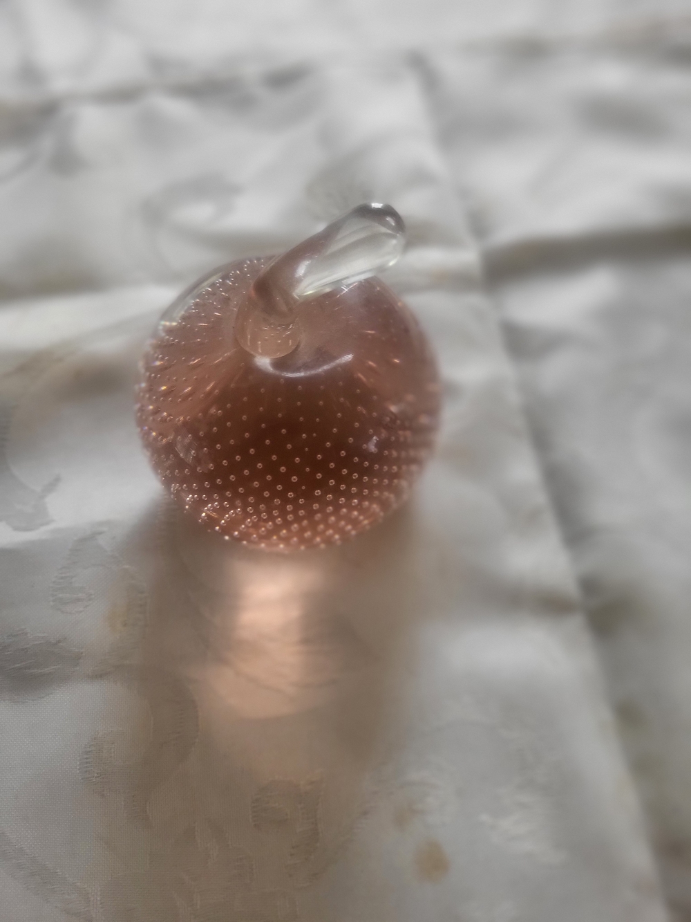 Art Glass Paperweight CLEAR   Controlled Bubbles    APPLE